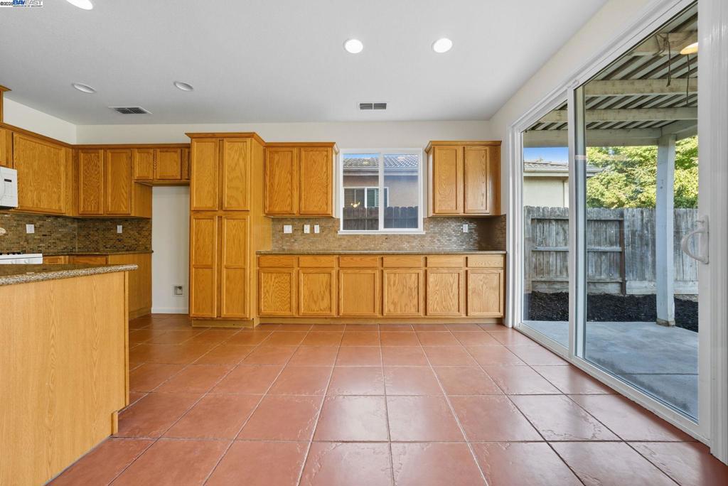 775 Sweetwood Ln, Patterson, CA 95363