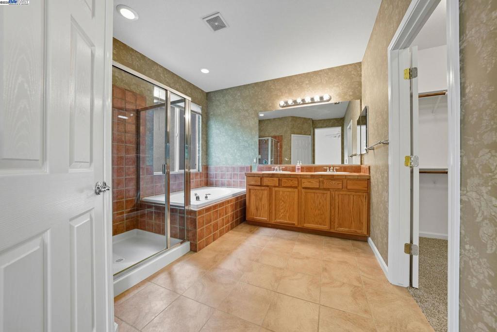 775 Sweetwood Ln, Patterson, CA 95363