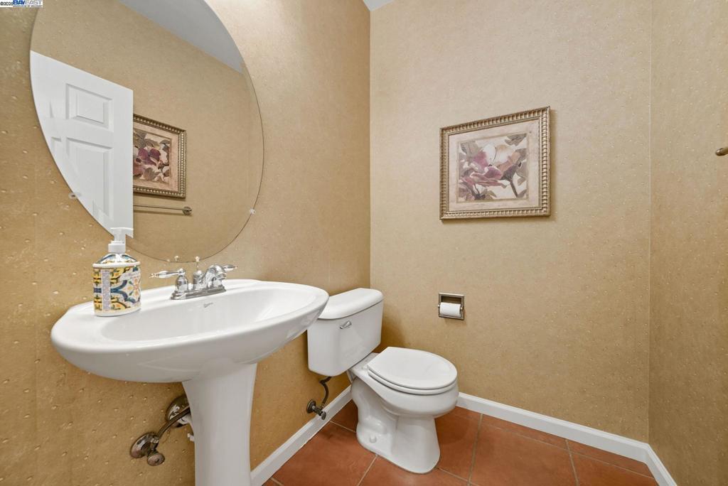 775 Sweetwood Ln, Patterson, CA 95363