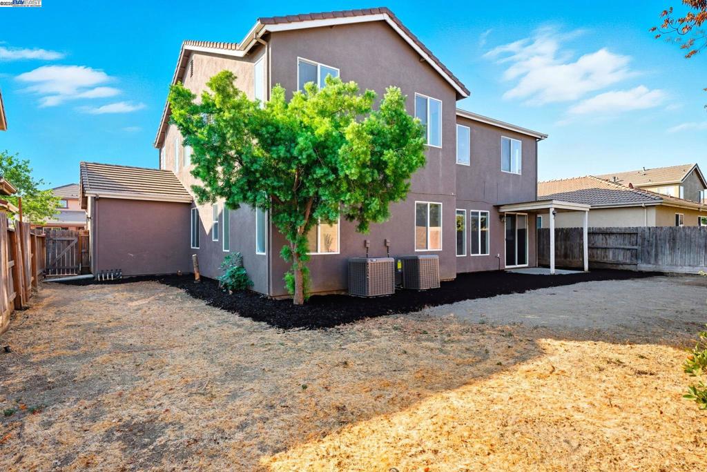 775 Sweetwood Ln, Patterson, CA 95363