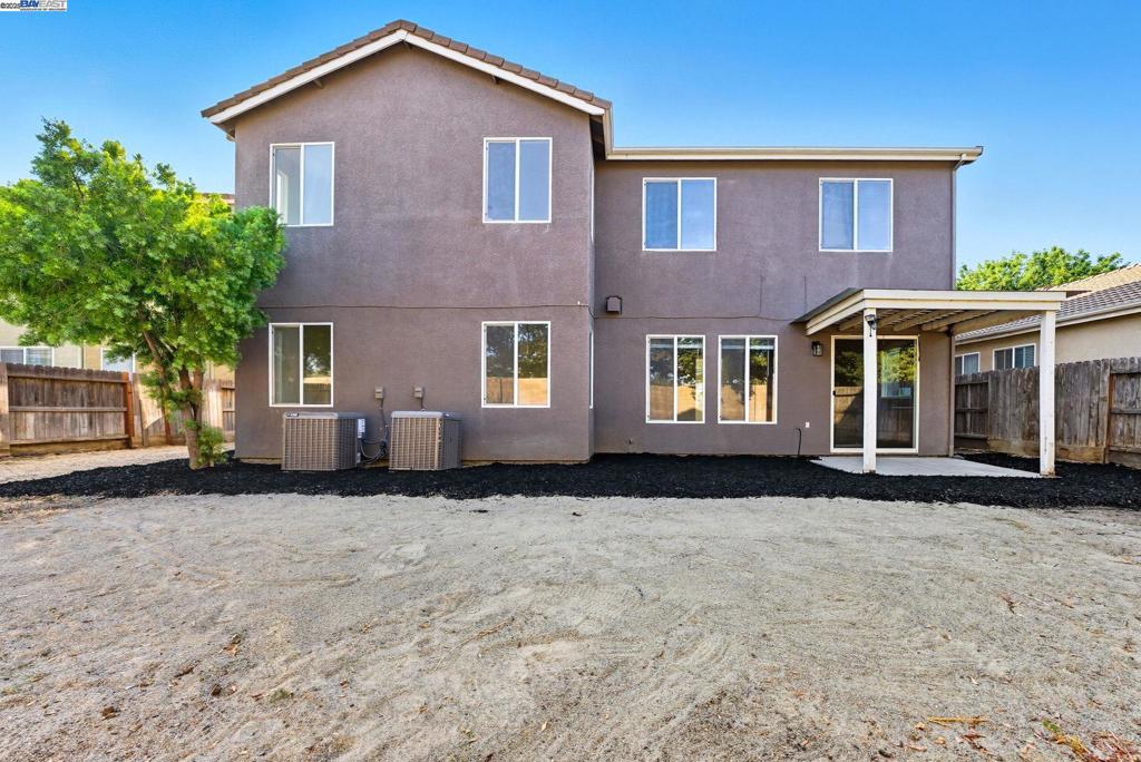 775 Sweetwood Ln, Patterson, CA 95363