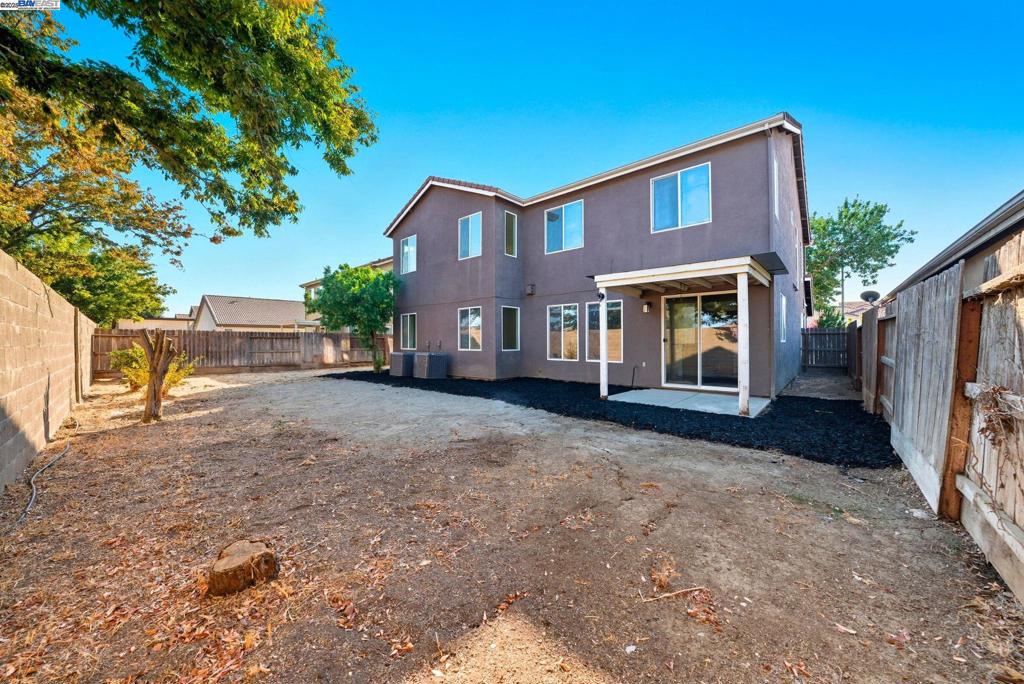 775 Sweetwood Ln, Patterson, CA 95363