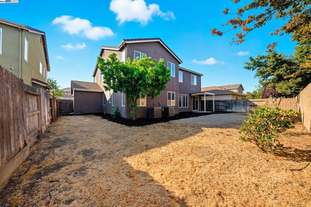 775 Sweetwood Ln, Patterson, CA 95363