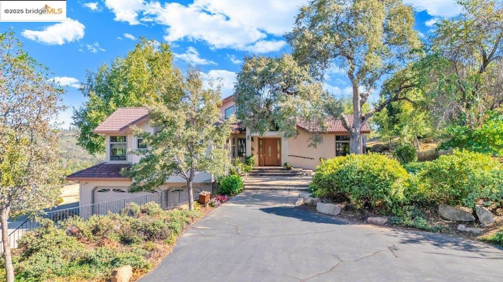 13700 Clements Rd, Groveland, CA 95321
