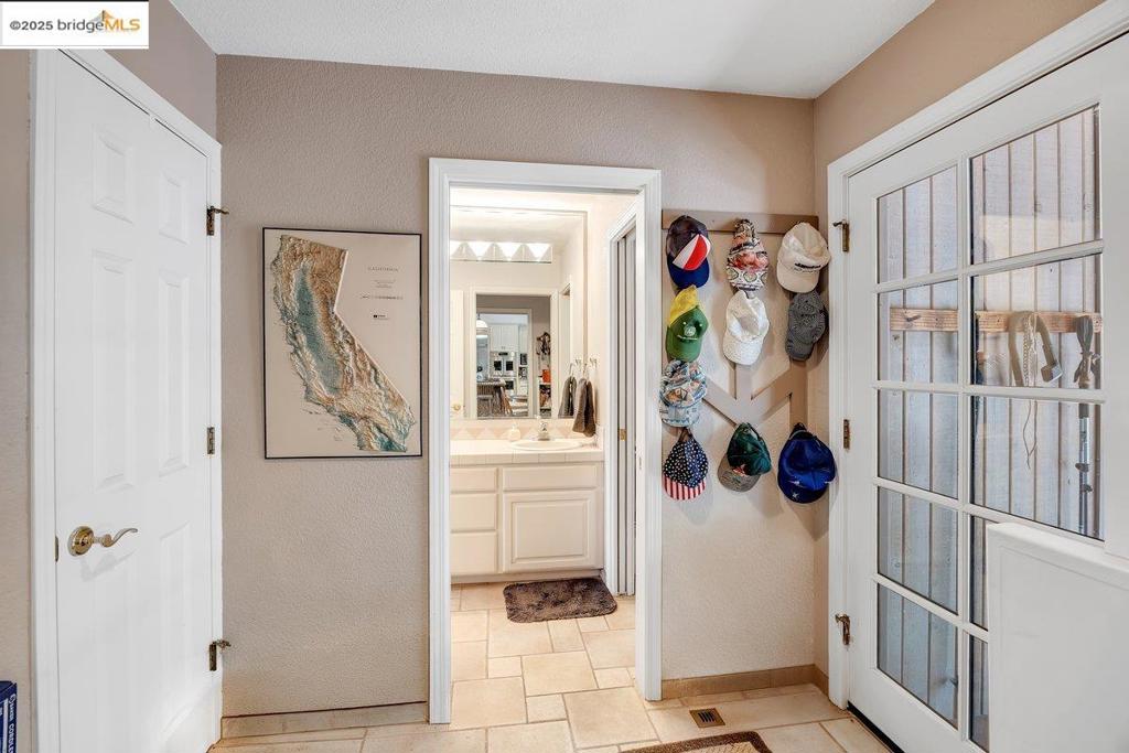 13700 Clements Rd, Groveland, CA 95321