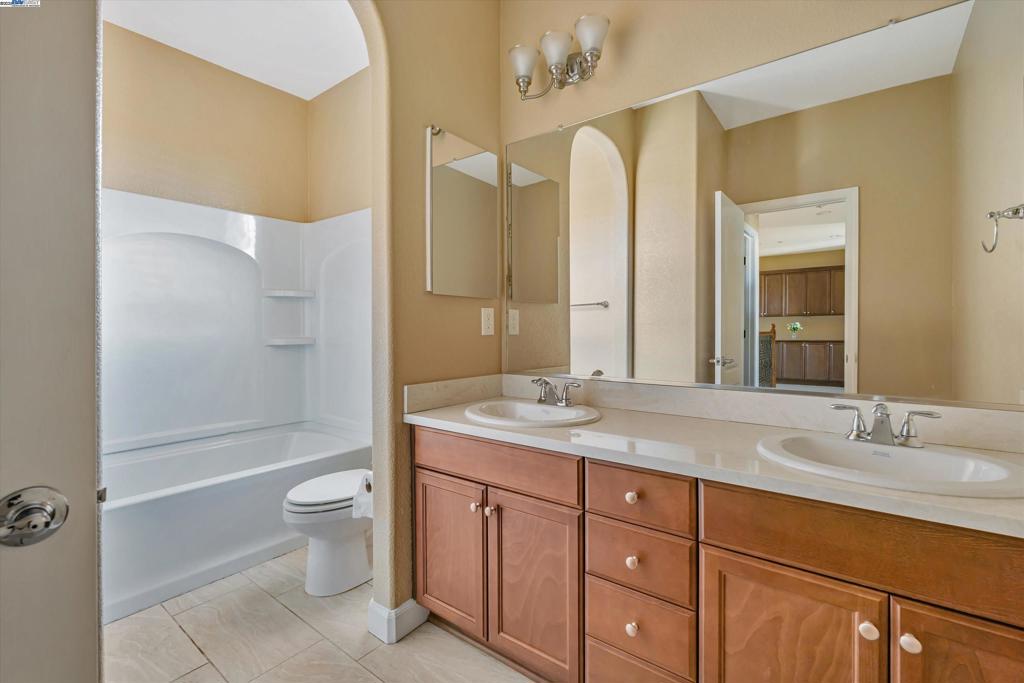 3602 Levanto Way, Manteca, CA 95337