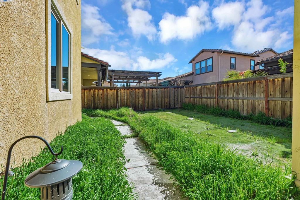 3602 Levanto Way, Manteca, CA 95337