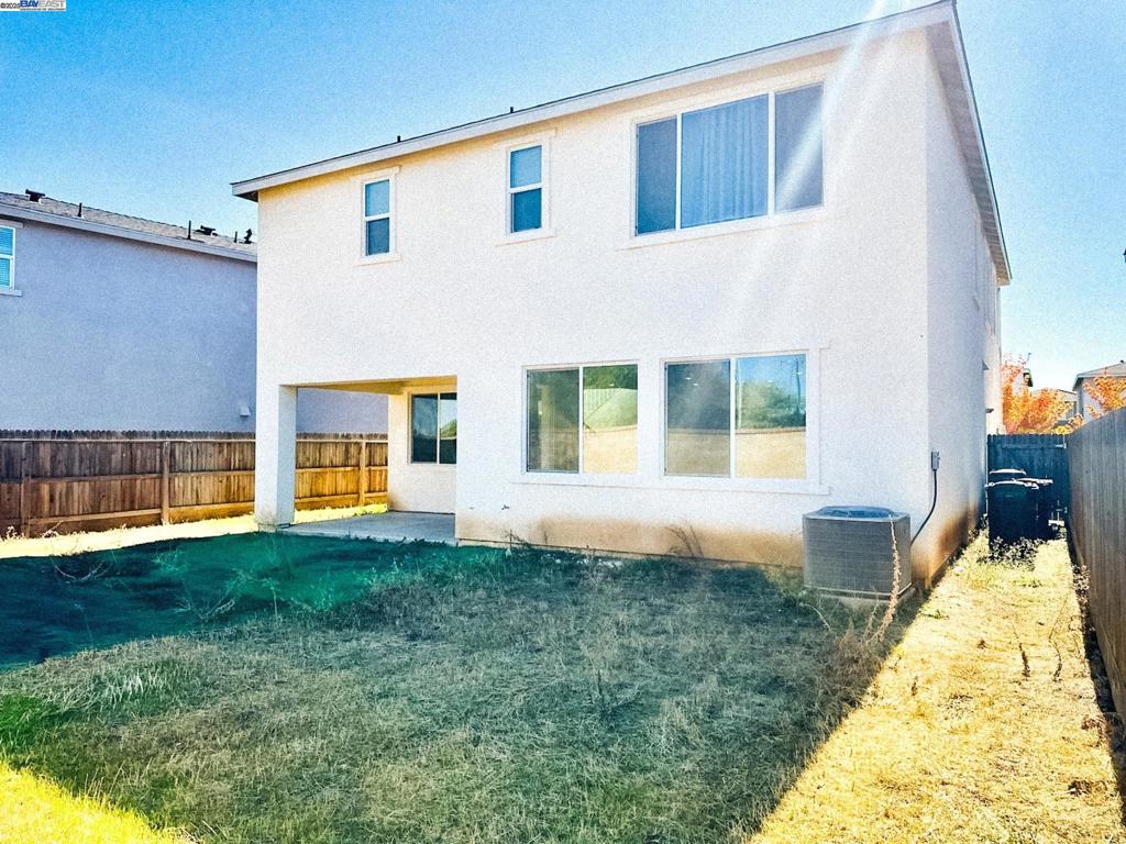 2409 Explorador Dr, Merced, CA 95340