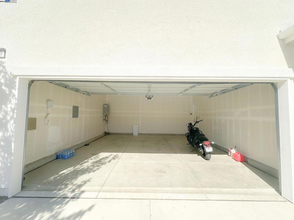 2409 Explorador Dr, Merced, CA 95340