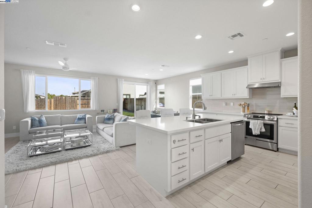 1605 Radiance Ln, Modesto, CA 95356