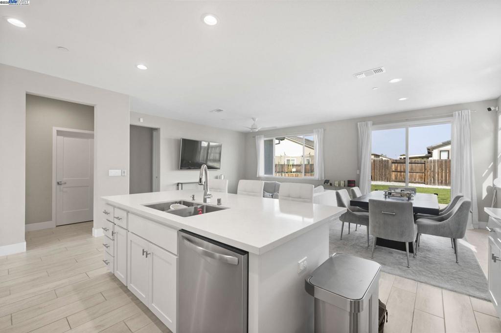 1605 Radiance Ln, Modesto, CA 95356