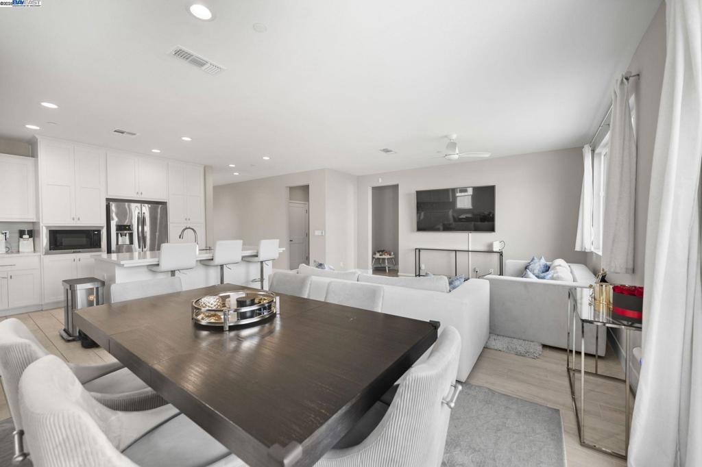 1605 Radiance Ln, Modesto, CA 95356