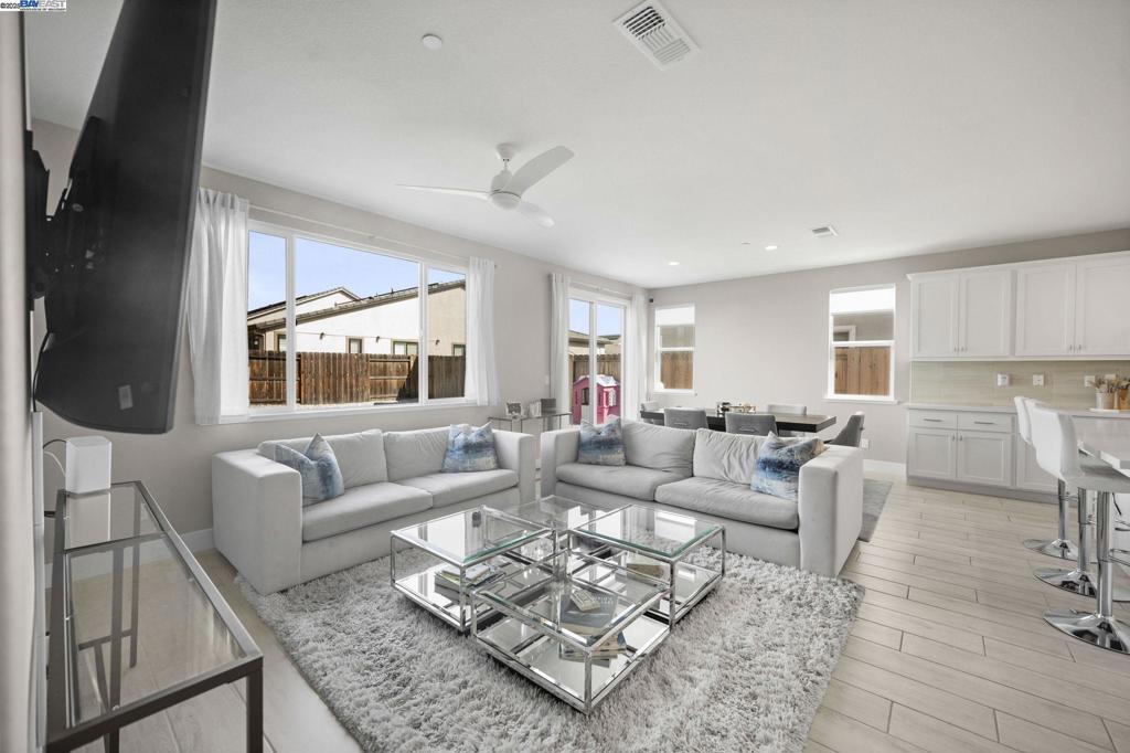 1605 Radiance Ln, Modesto, CA 95356