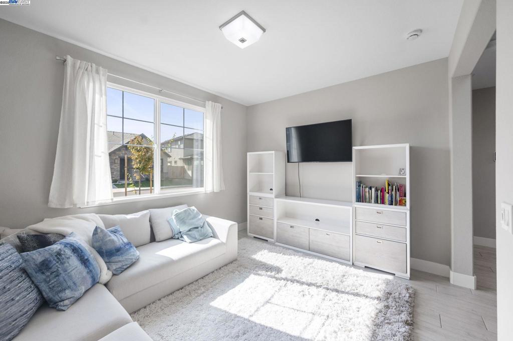 1605 Radiance Ln, Modesto, CA 95356