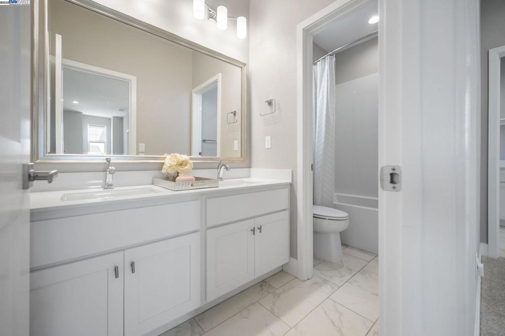 1605 Radiance Ln, Modesto, CA 95356