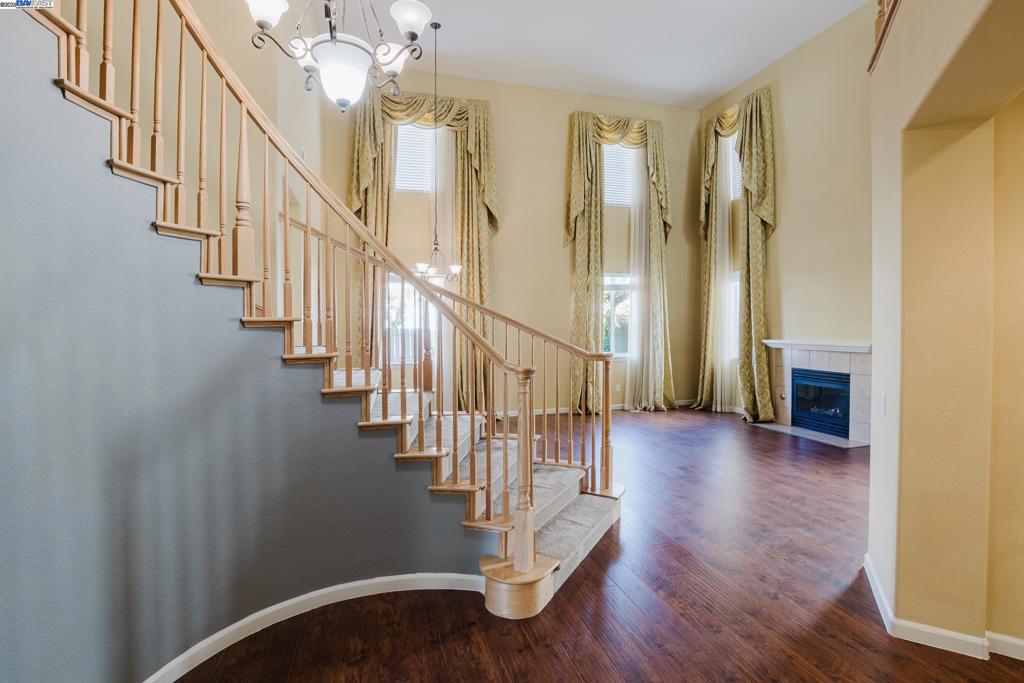 1459 Mesa Creek Dr, Patterson, CA 95363