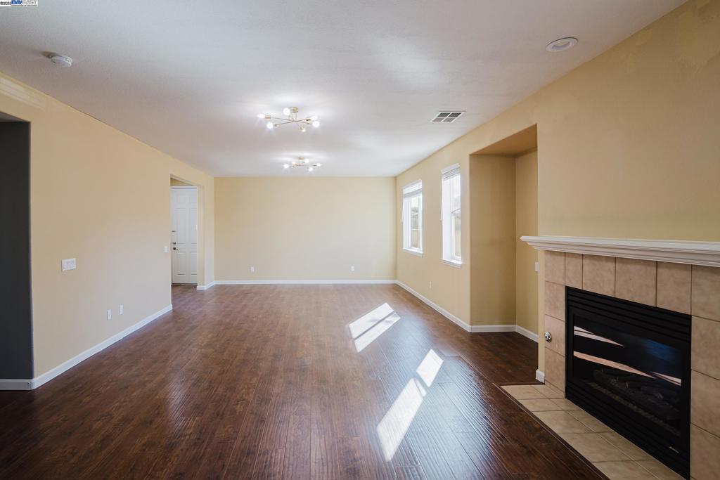 1459 Mesa Creek Dr, Patterson, CA 95363