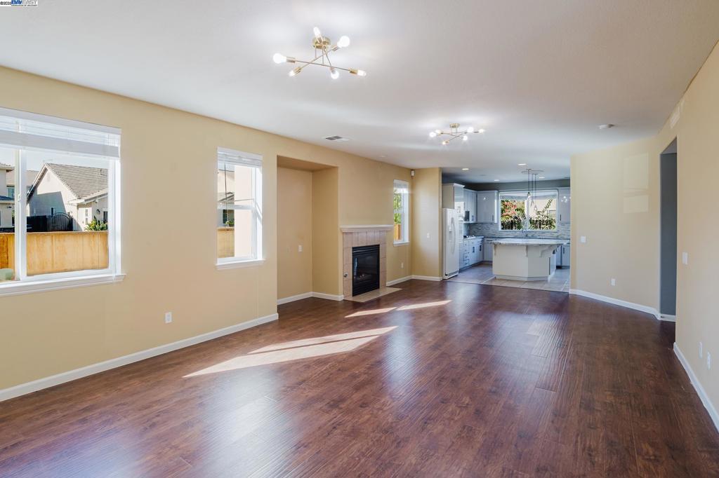 1459 Mesa Creek Dr, Patterson, CA 95363