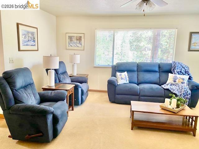 19621 Cottonwood St, Groveland, CA 95321-9372