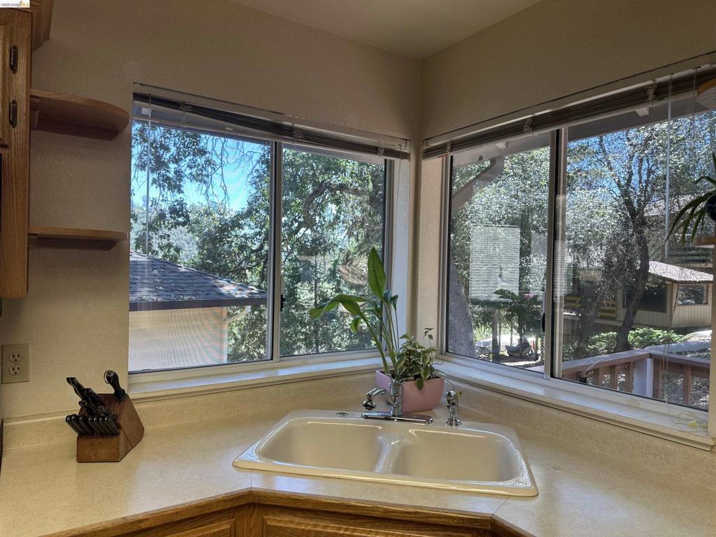 19621 Cottonwood St, Groveland, CA 95321-9372