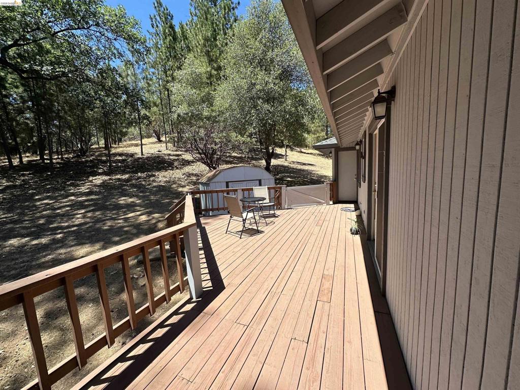 19621 Cottonwood St, Groveland, CA 95321-9372