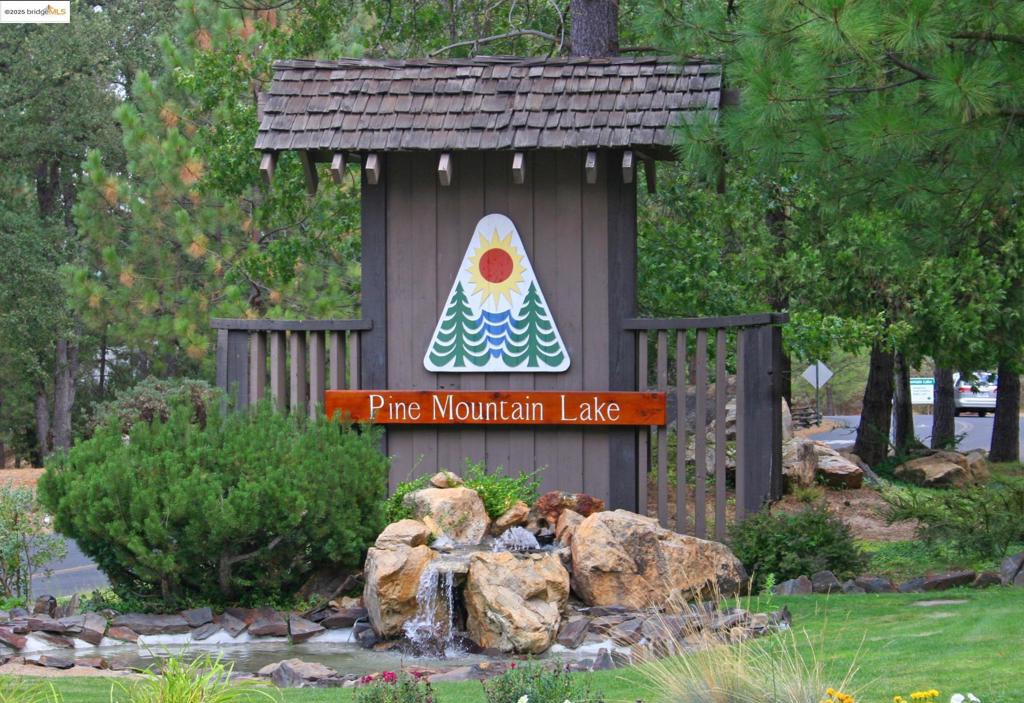 19621 Cottonwood St, Groveland, CA 95321-9372