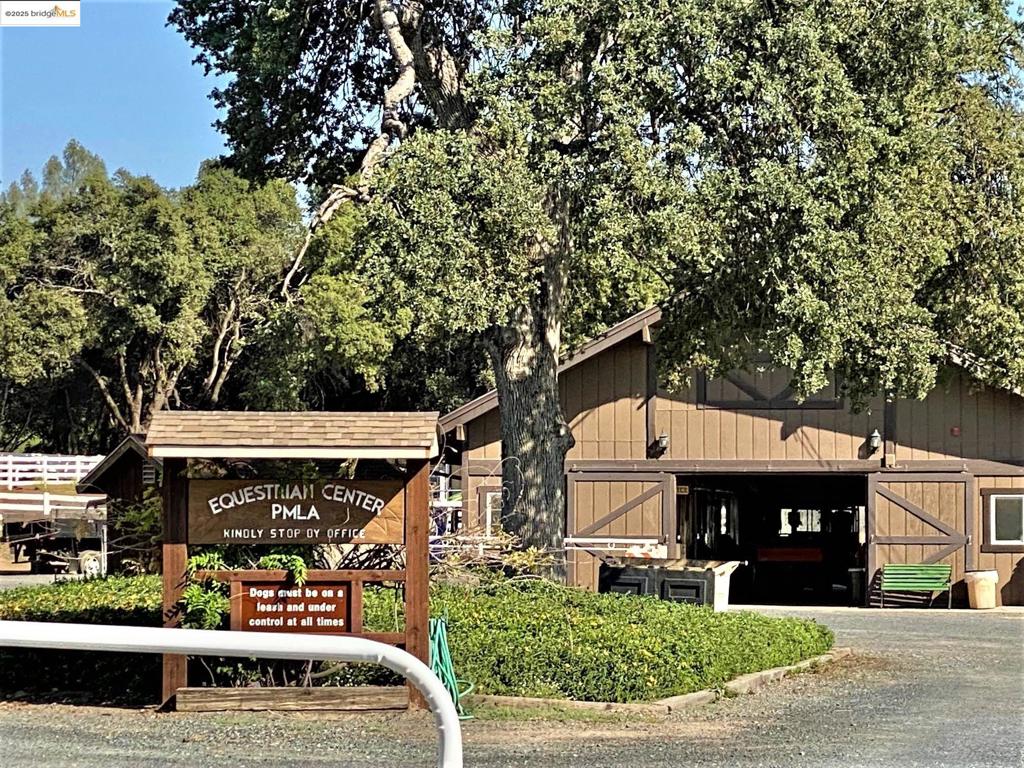 19621 Cottonwood St, Groveland, CA 95321-9372