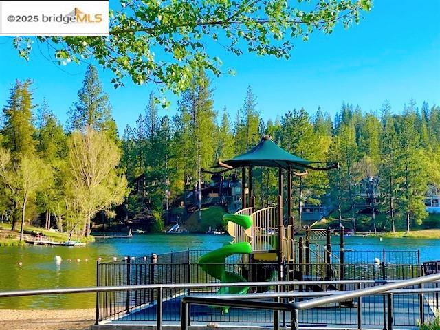 19621 Cottonwood St, Groveland, CA 95321-9372