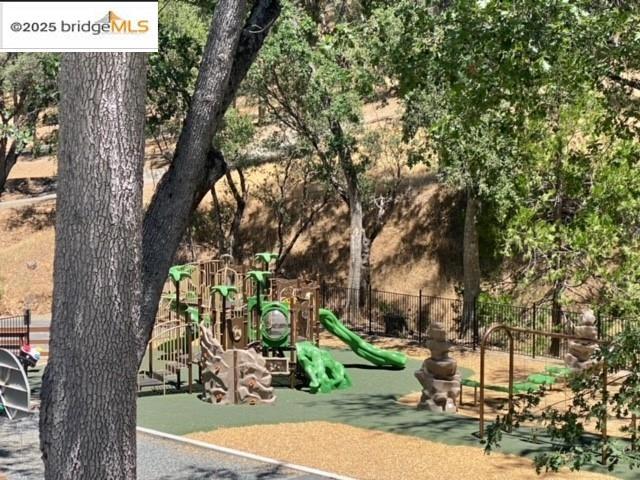 19621 Cottonwood St, Groveland, CA 95321-9372