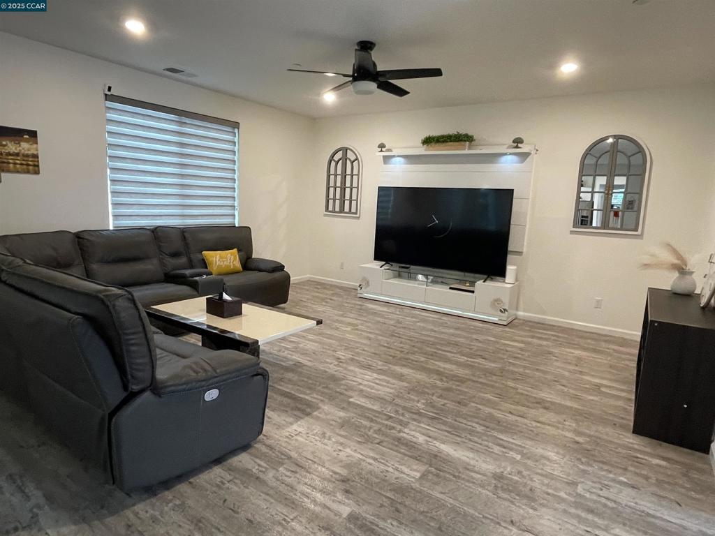 2026 Maiden Grass Ave, Manteca, CA 95337