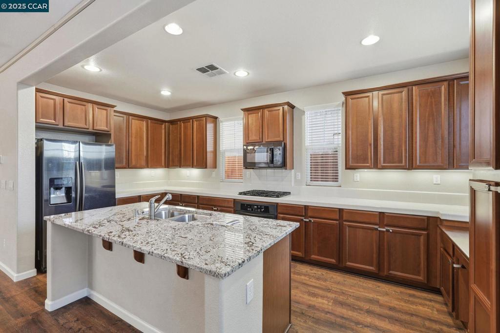 3893 Purple Finch Ln, Modesto, CA 95355