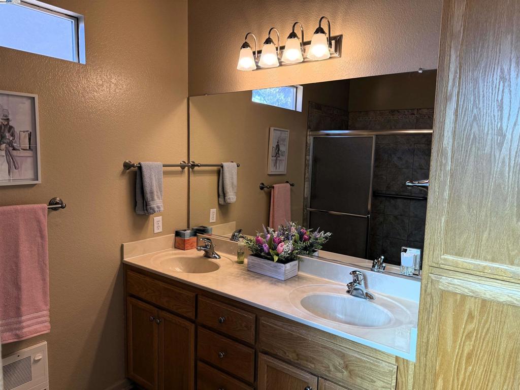 1349 Table Mountain Dr, Oakdale, CA 95361