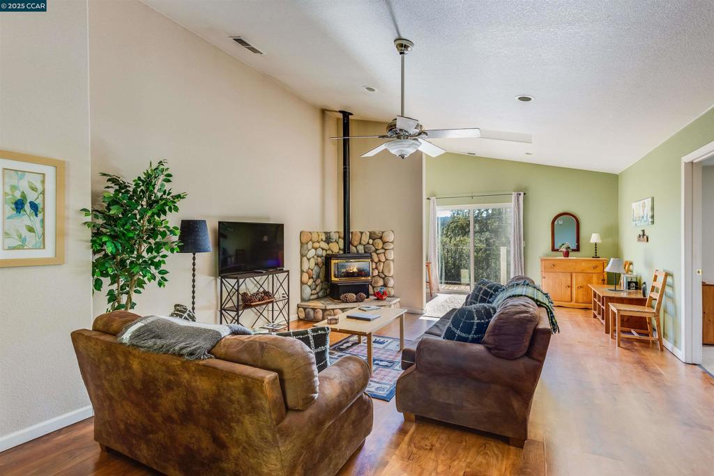 19112 Dyer Ct, Groveland, CA 95321