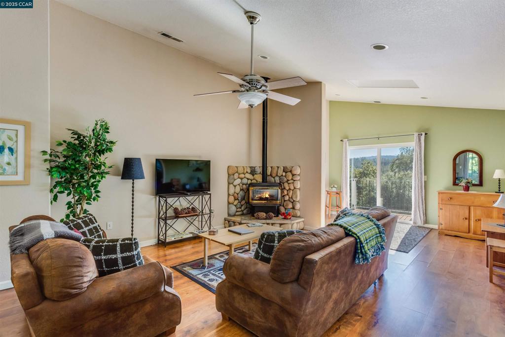 19112 Dyer Ct, Groveland, CA 95321