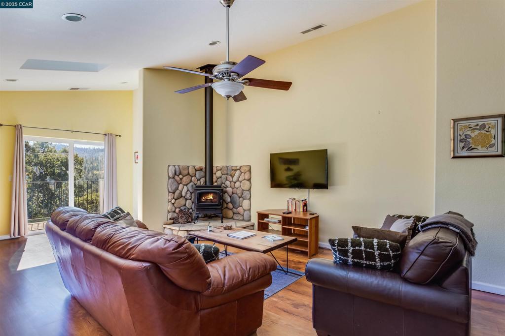 19112 Dyer Ct, Groveland, CA 95321