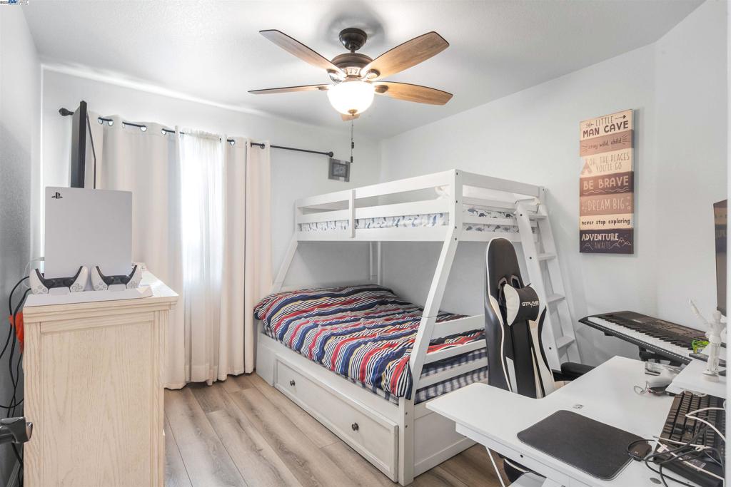 715 Bobcat Ln, Manteca, CA 95336