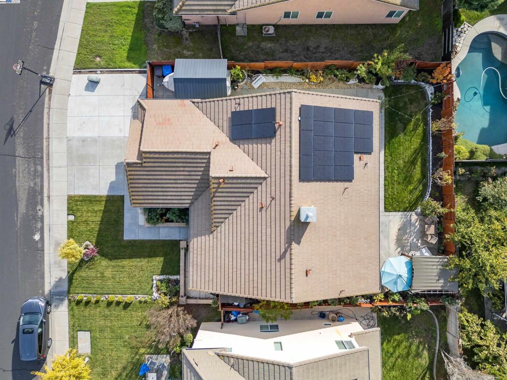 715 Bobcat Ln, Manteca, CA 95336