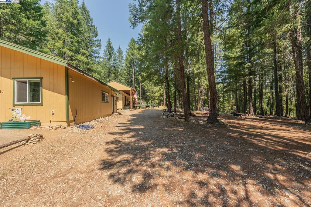 1371 Eagle Creek Loop Rd, Coffee, CA 96091
