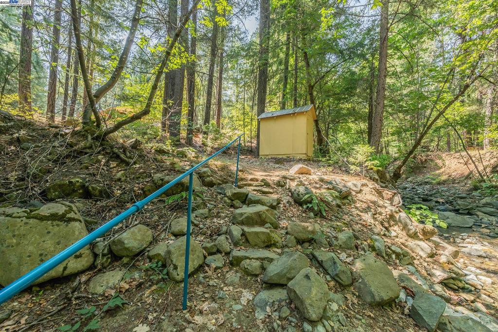 1371 Eagle Creek Loop Rd, Coffee, CA 96091
