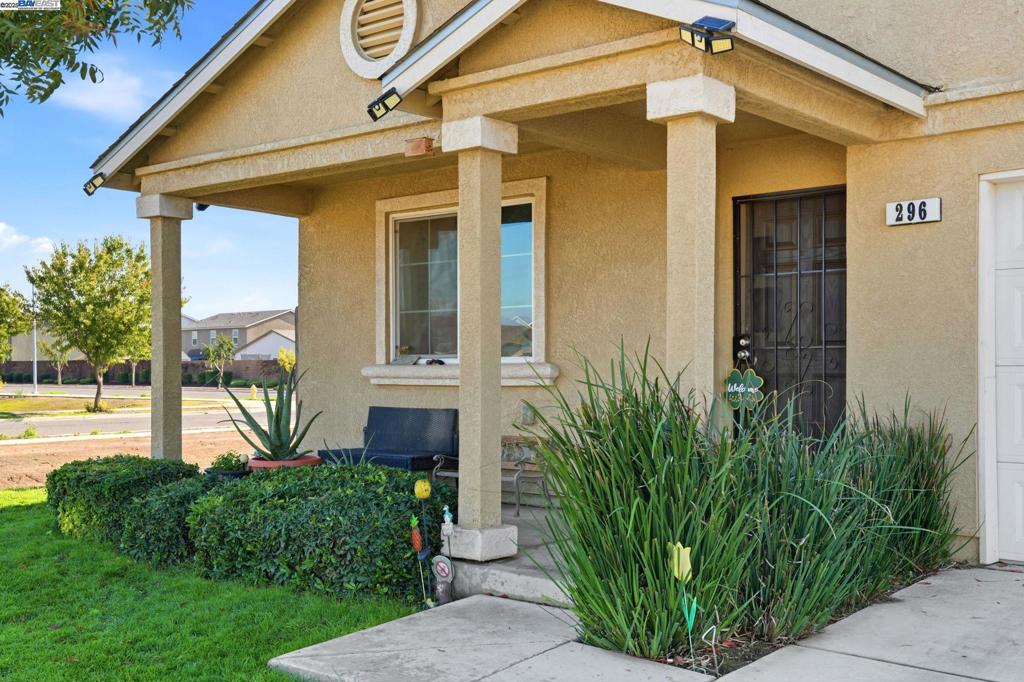 296 Dena Ct, Merced, CA 95341