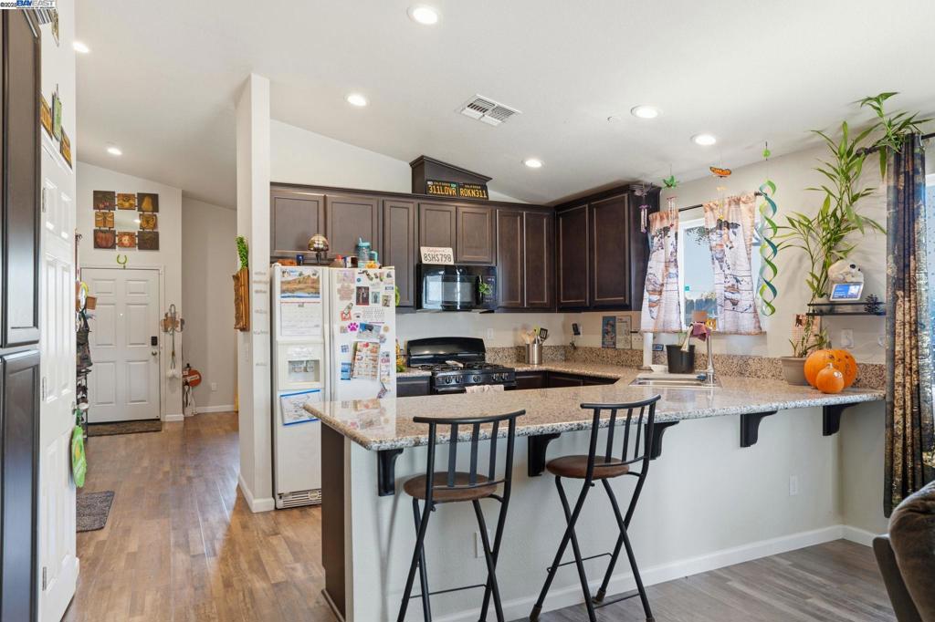 296 Dena Ct, Merced, CA 95341