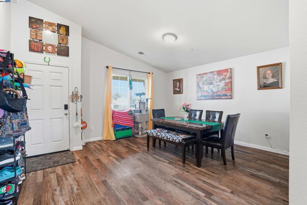 296 Dena Ct, Merced, CA 95341