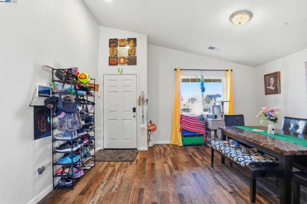 296 Dena Ct, Merced, CA 95341