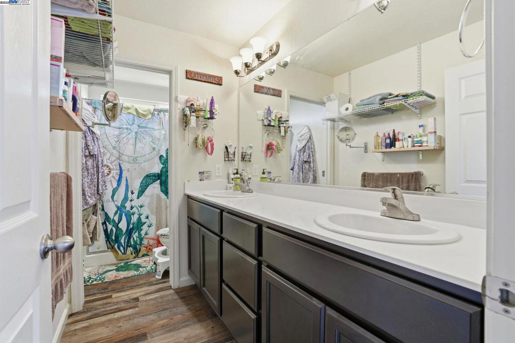 296 Dena Ct, Merced, CA 95341