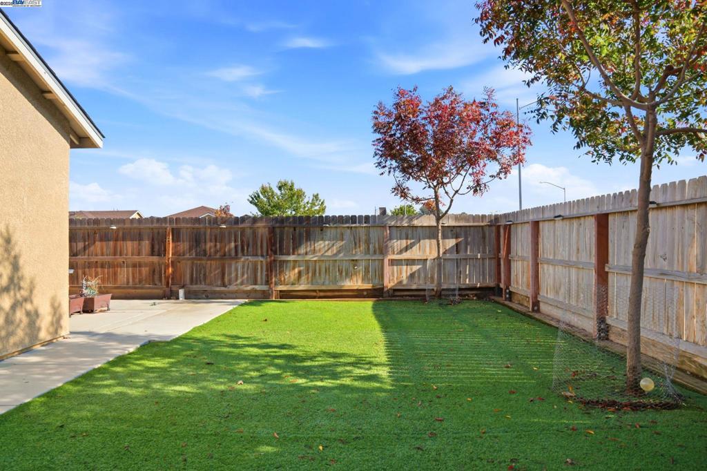 296 Dena Ct, Merced, CA 95341