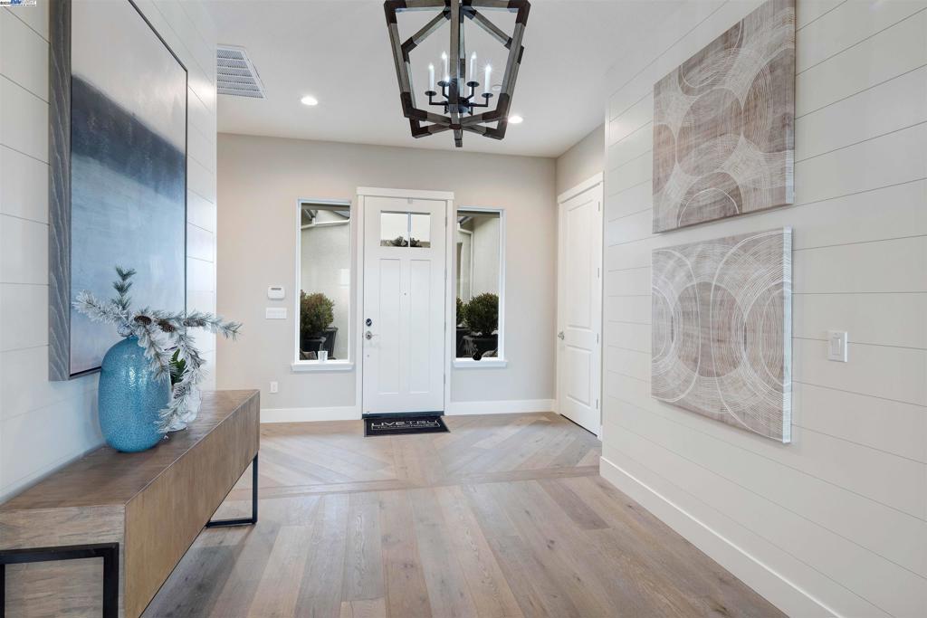 1371 Crescent Avenue, Manteca, CA 95336