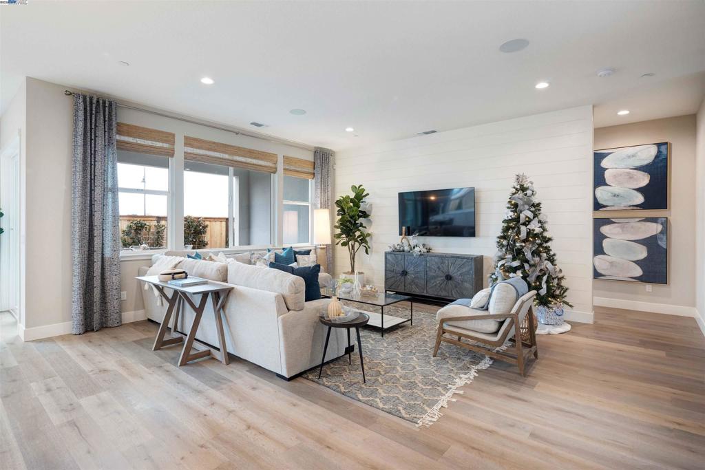 1371 Crescent Avenue, Manteca, CA 95336