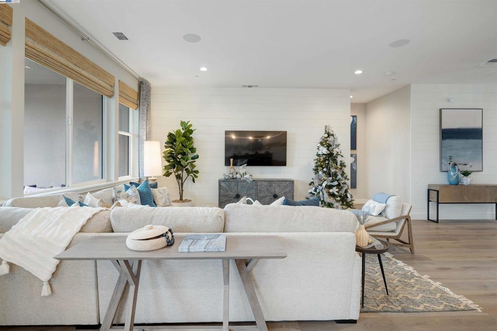 1371 Crescent Avenue, Manteca, CA 95336