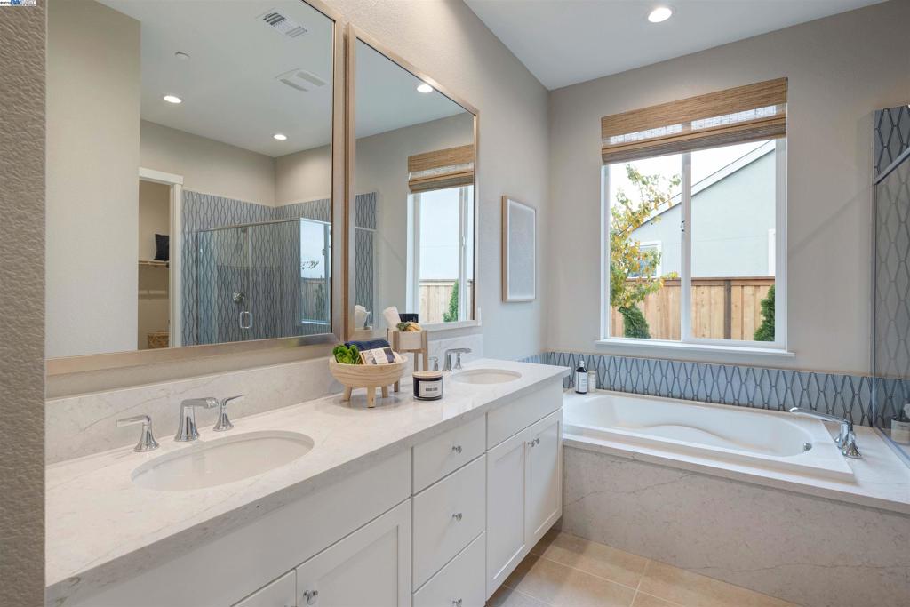 1371 Crescent Avenue, Manteca, CA 95336