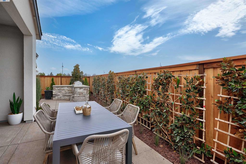 1371 Crescent Avenue, Manteca, CA 95336